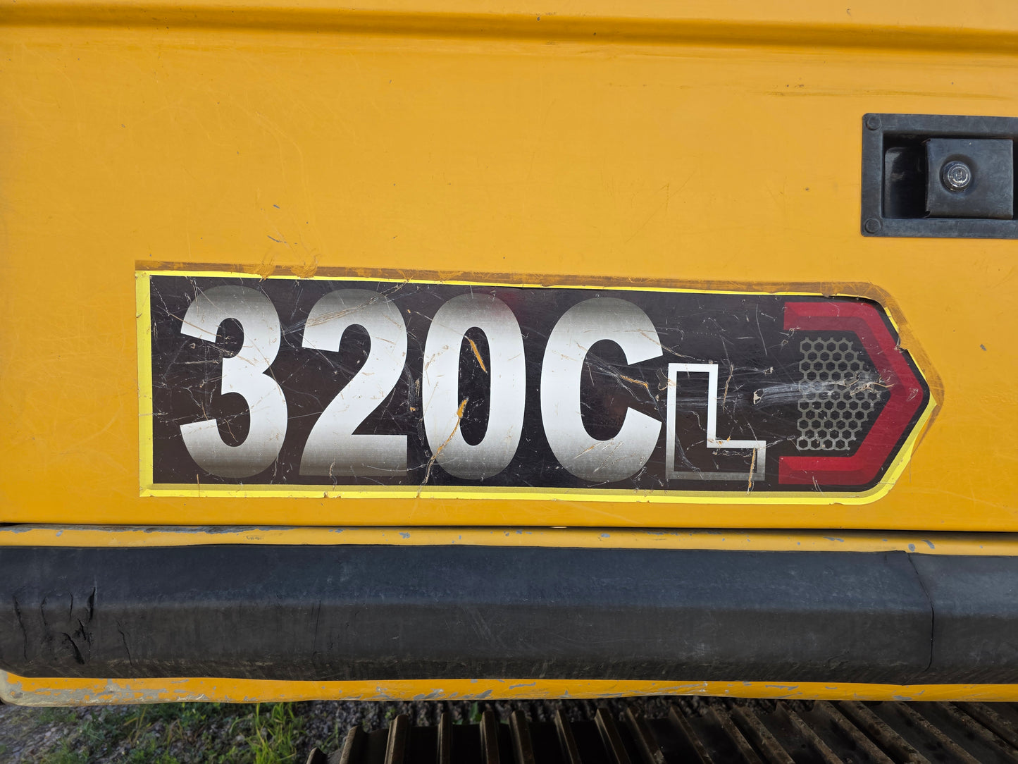 ESCAVADORA 320CL