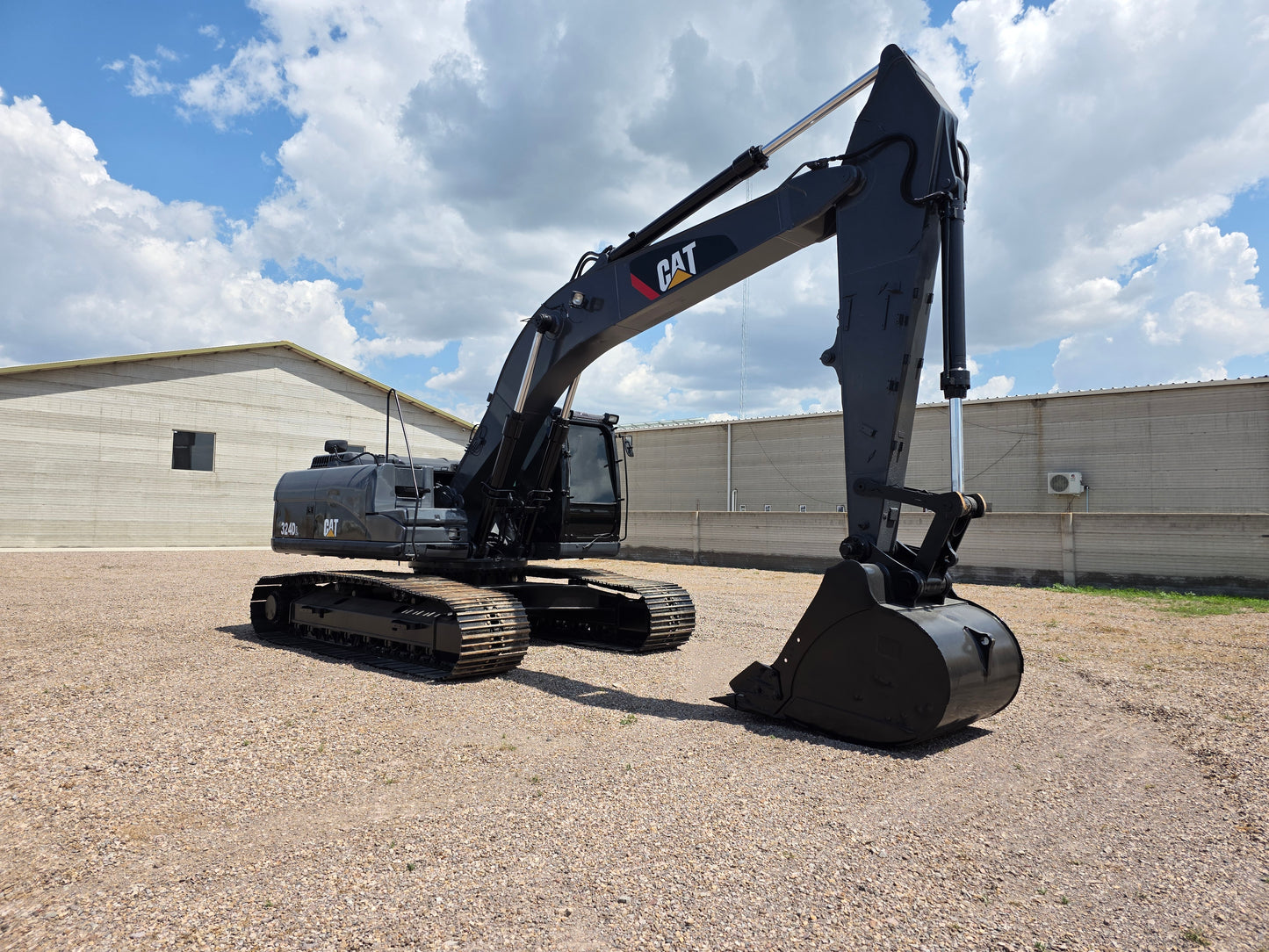 EXCAVADOR 324DL