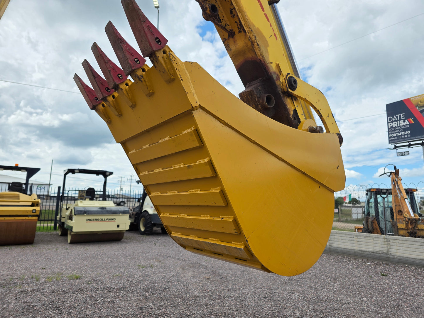 RETRO ESCAVADORA NEW HOLLAND LB75B
