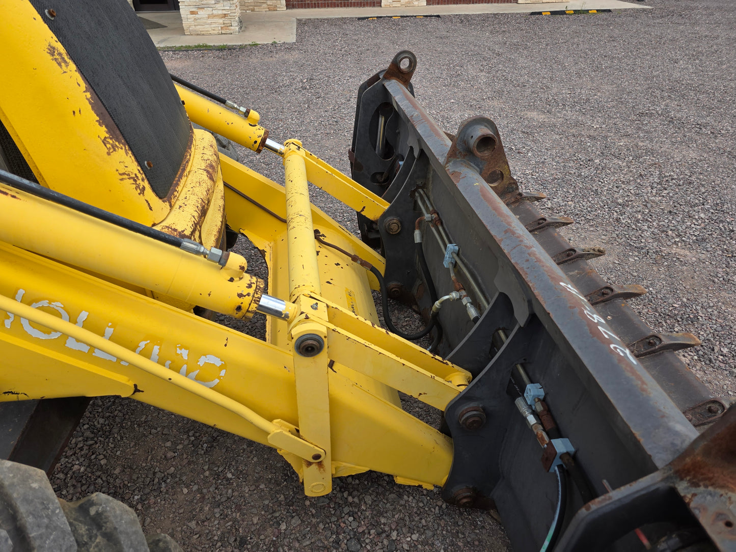 RETRO ESCAVADORA NEW HOLLAND LB75B