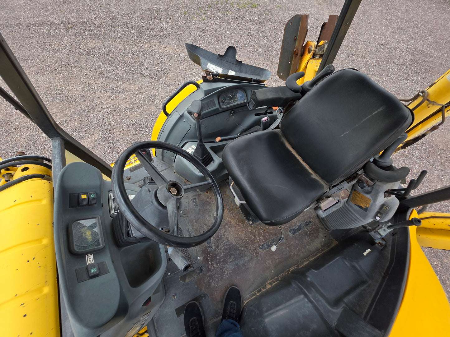 RETRO ESCAVADORA NEW HOLLAND LB75B