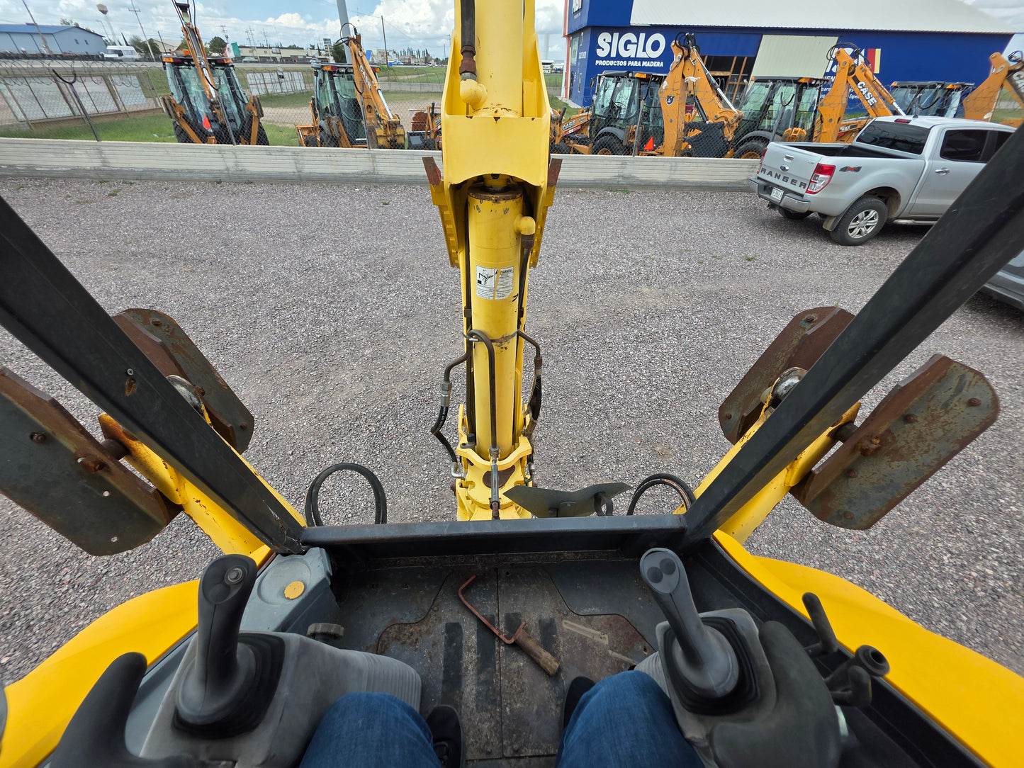 RETRO ESCAVADORA NEW HOLLAND LB75B