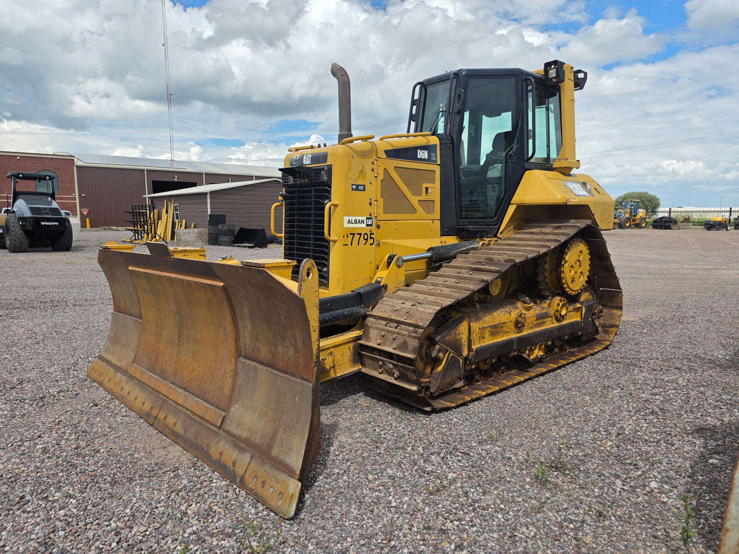BULLDOZER CAT D6N
