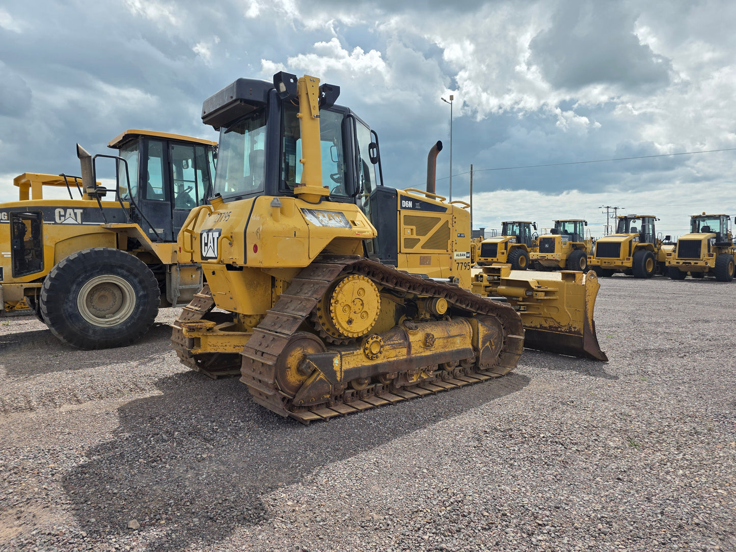BULLDOZER CAT D6N