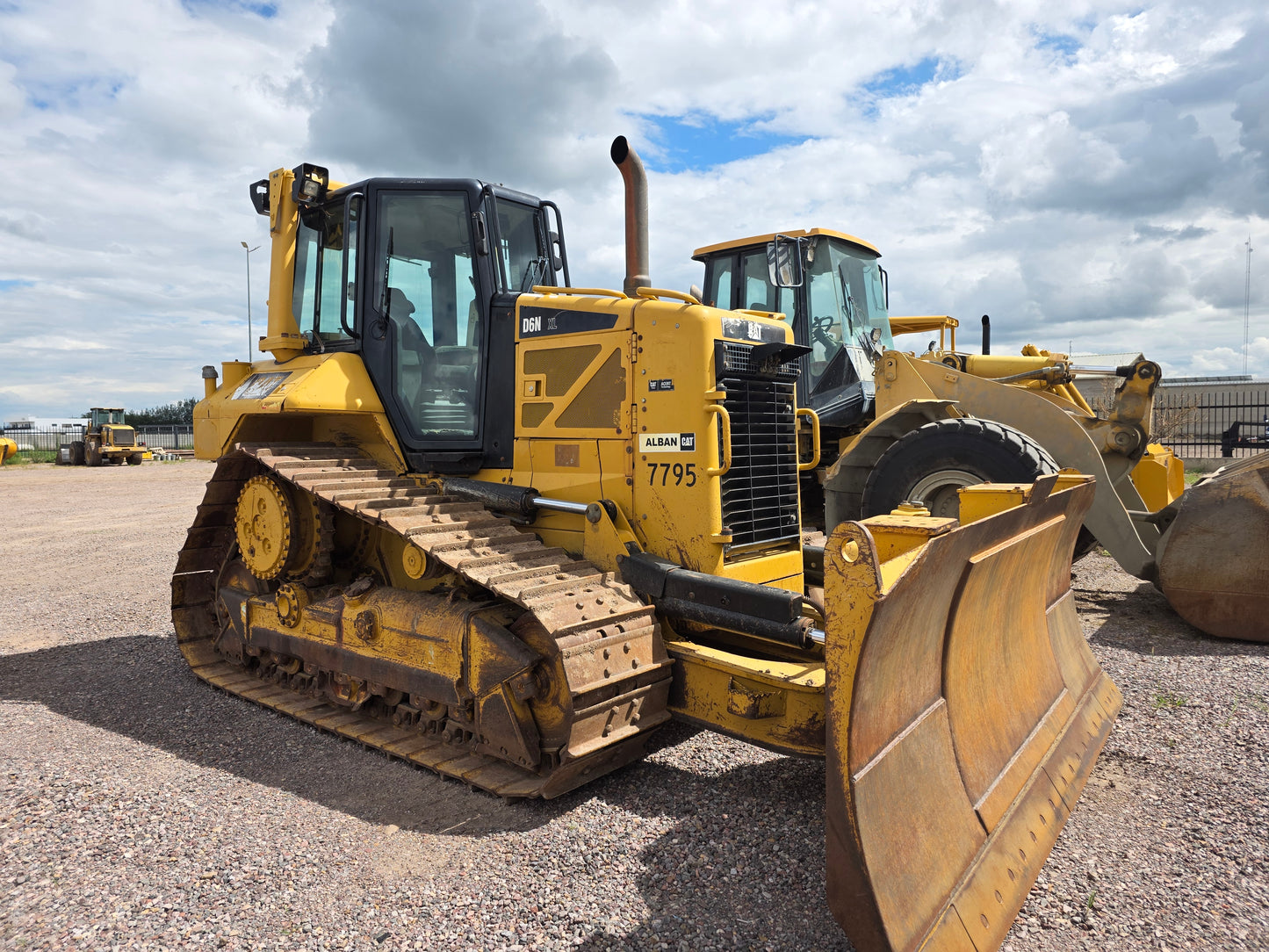 BULLDOZER CAT D6N