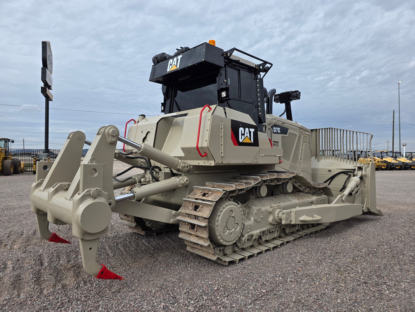 BULLDOZER CAT D7E