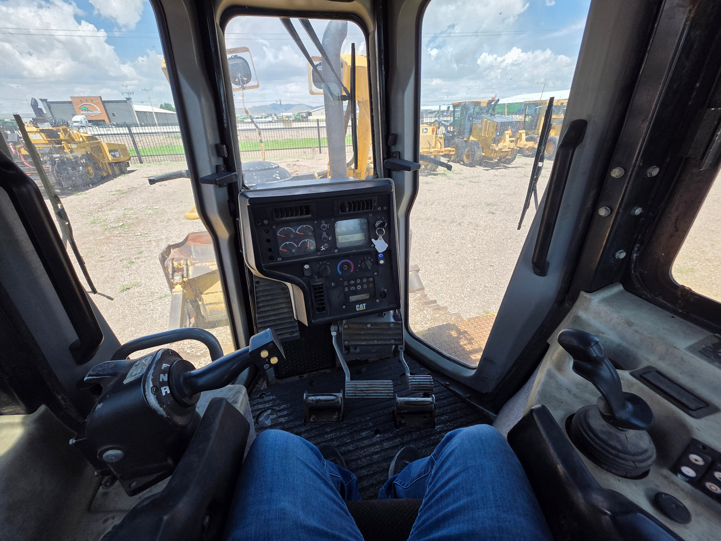 CAT D6T 2008