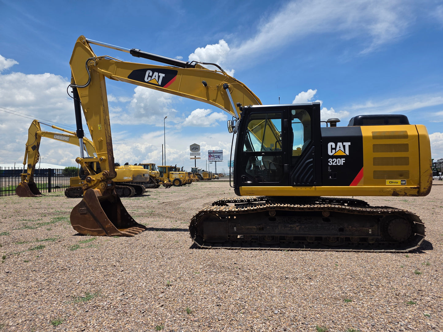 CAT 320F 2016