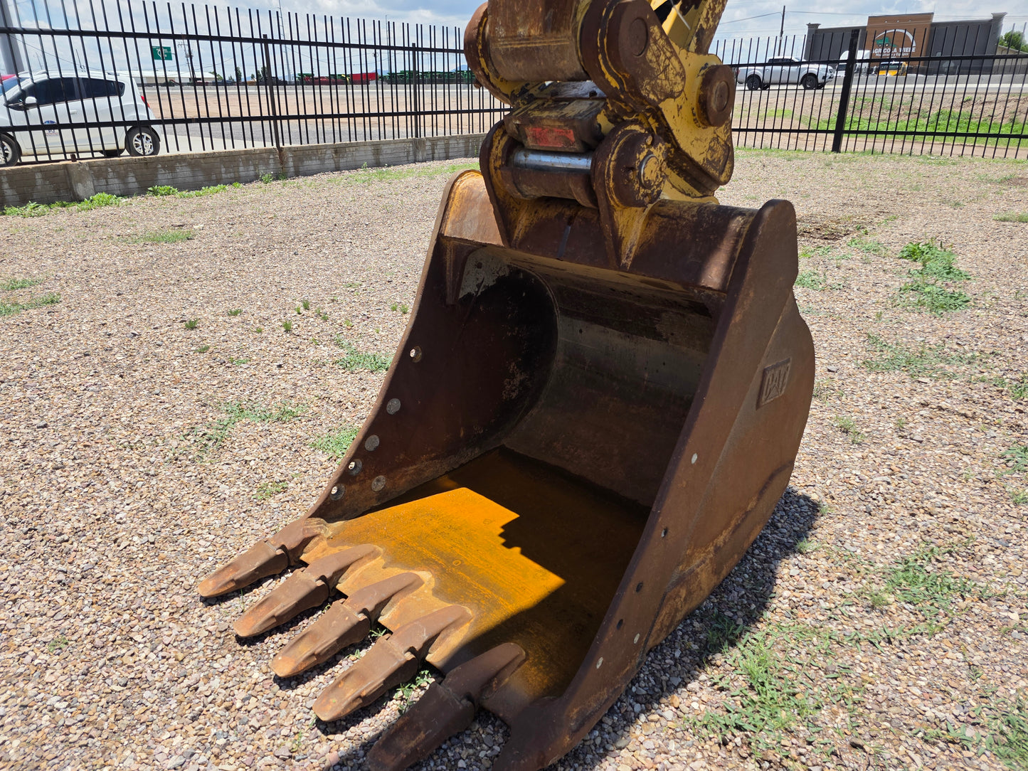 CAT 320F 2016