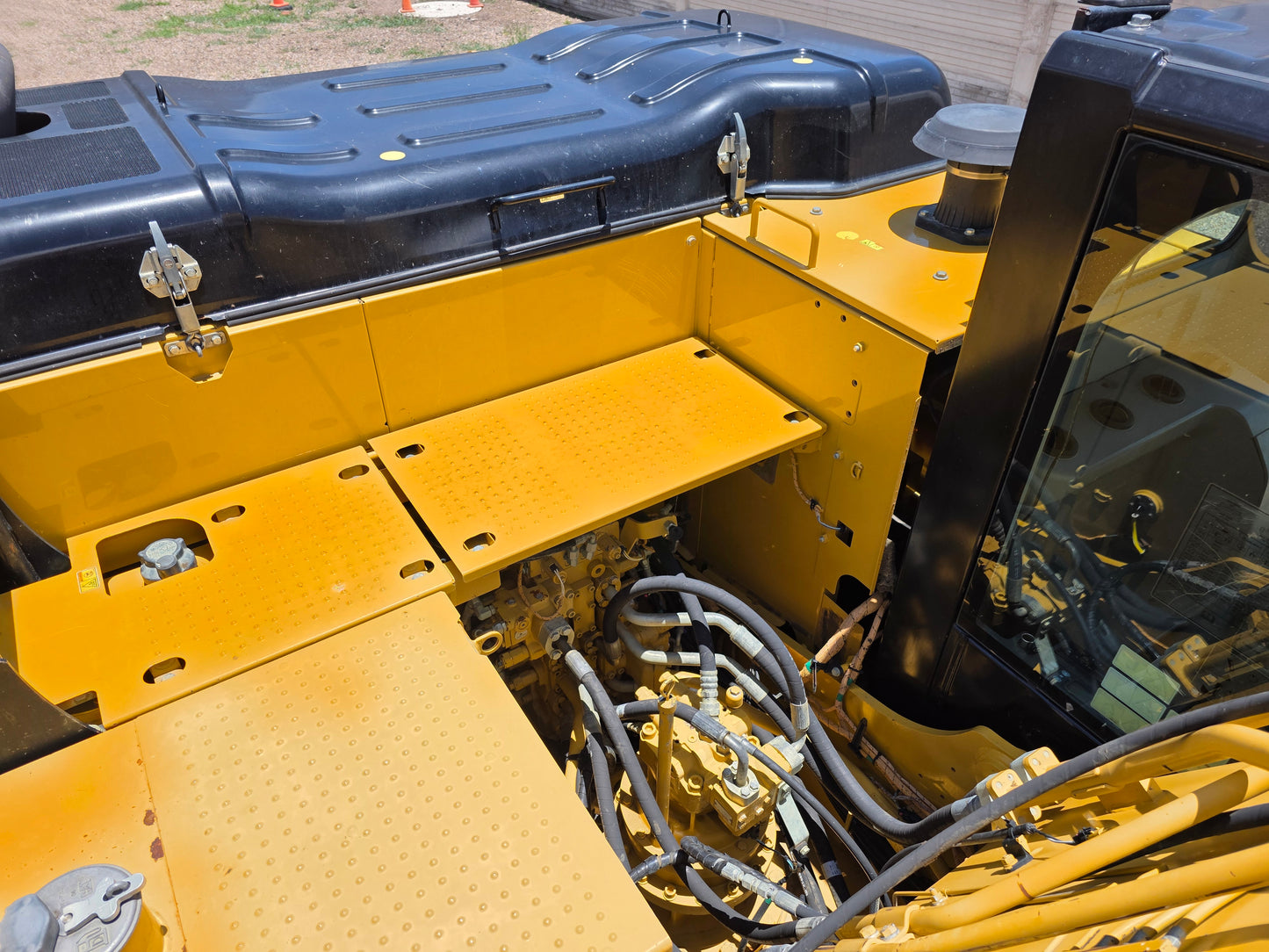 CAT 320F 2016