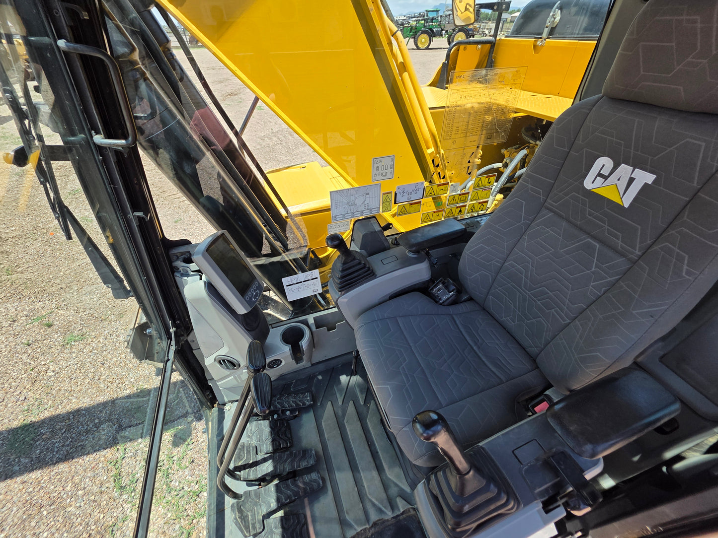 CAT 320F 2016
