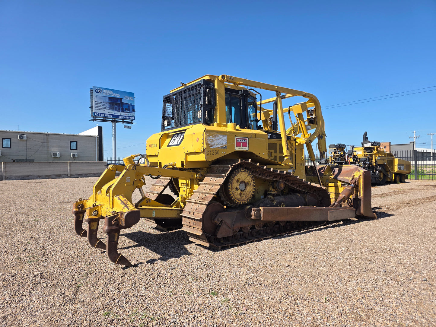 CAT D6T 2012