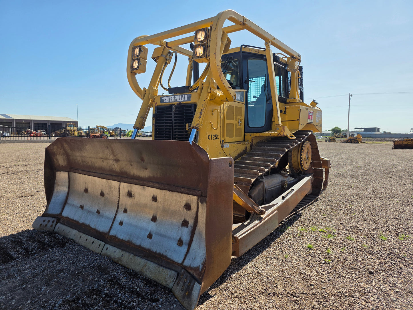 CAT D6T 2012