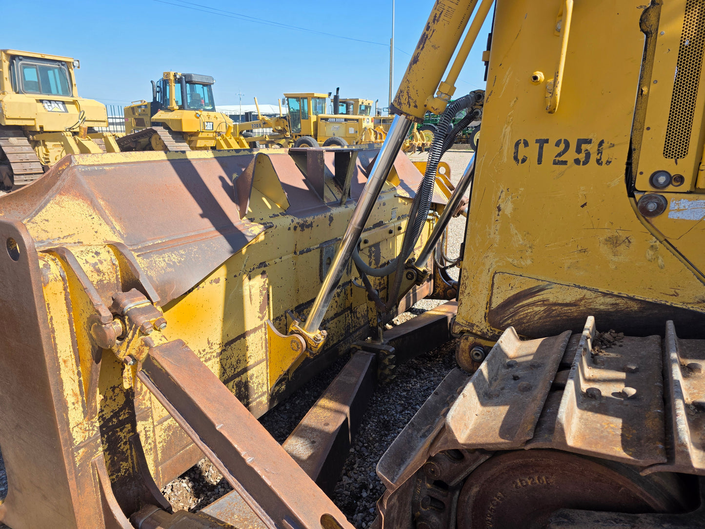 CAT D6T 2012