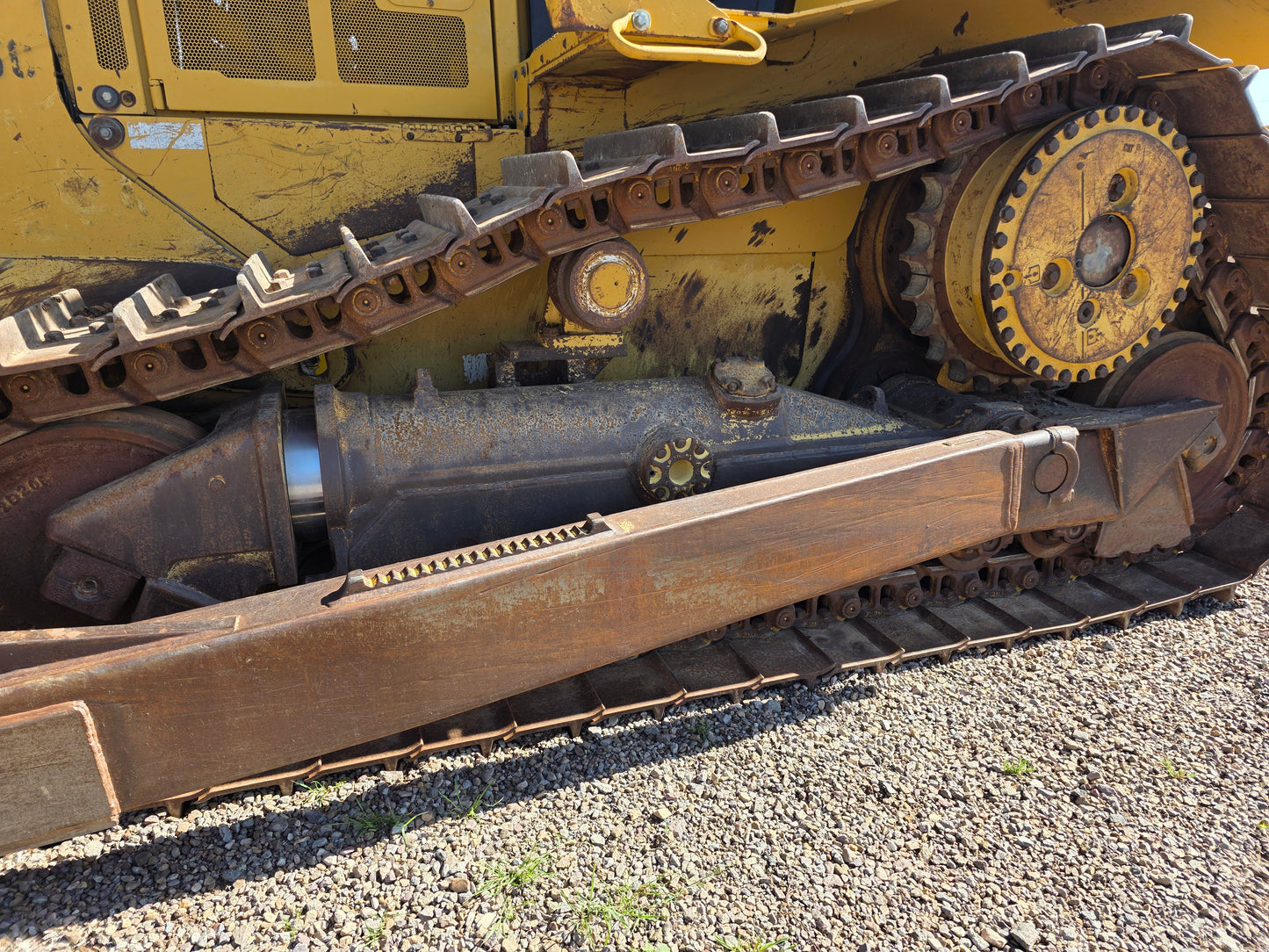 CAT D6T 2012