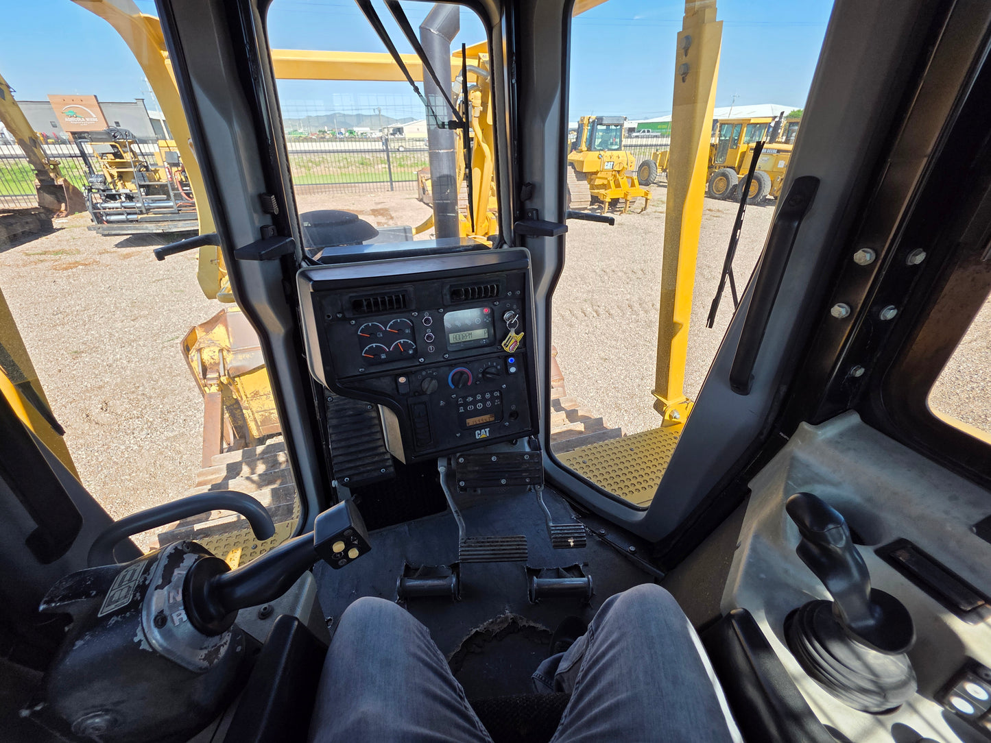 CAT D6T 2012